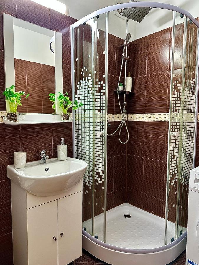 Appartamento Cu Parcare La Locatie !!! *